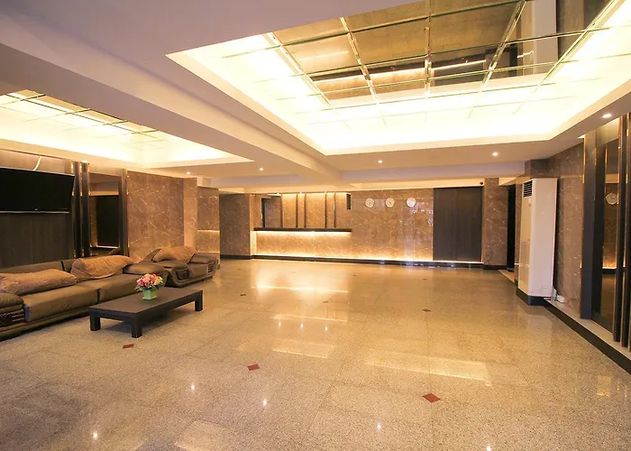 Convenient Park Hotel