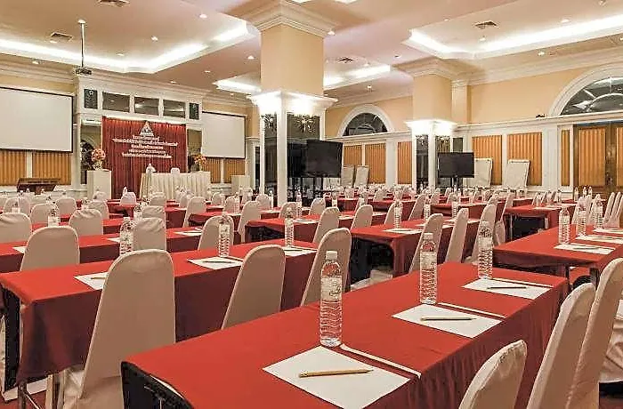 Convenient Park Hotel