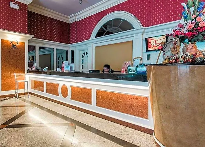 Convenient Park Hotel